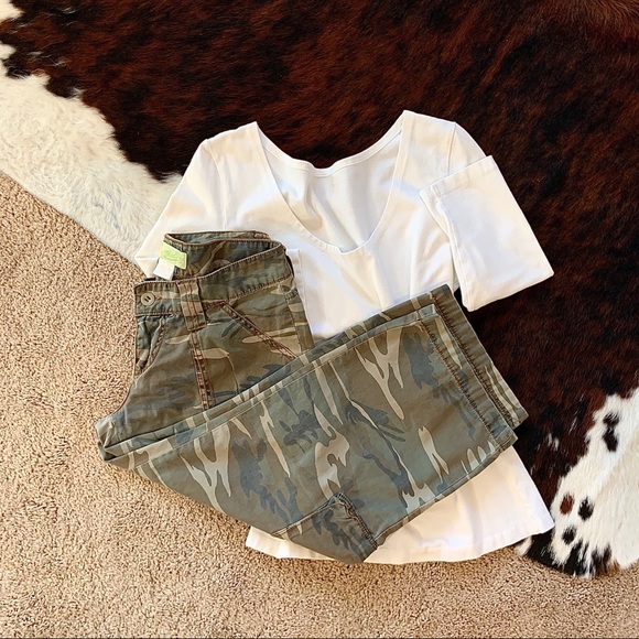 Miss Me Pants - ❌SOLD❌MISS ME-Camouflage Cropped Cargo Jeans-M